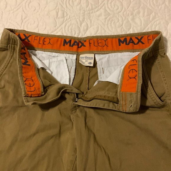 Flat front shorts - Picture 3 of 13